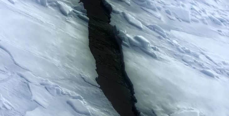 Záhada, čo stojí za obrovským otvorením antarktického morského ľadu, bola práve vyriešená
