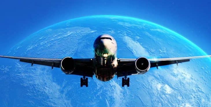 Priletí lietadlo do cieľa rýchlejšie, ak letí proti rotácii Zeme?