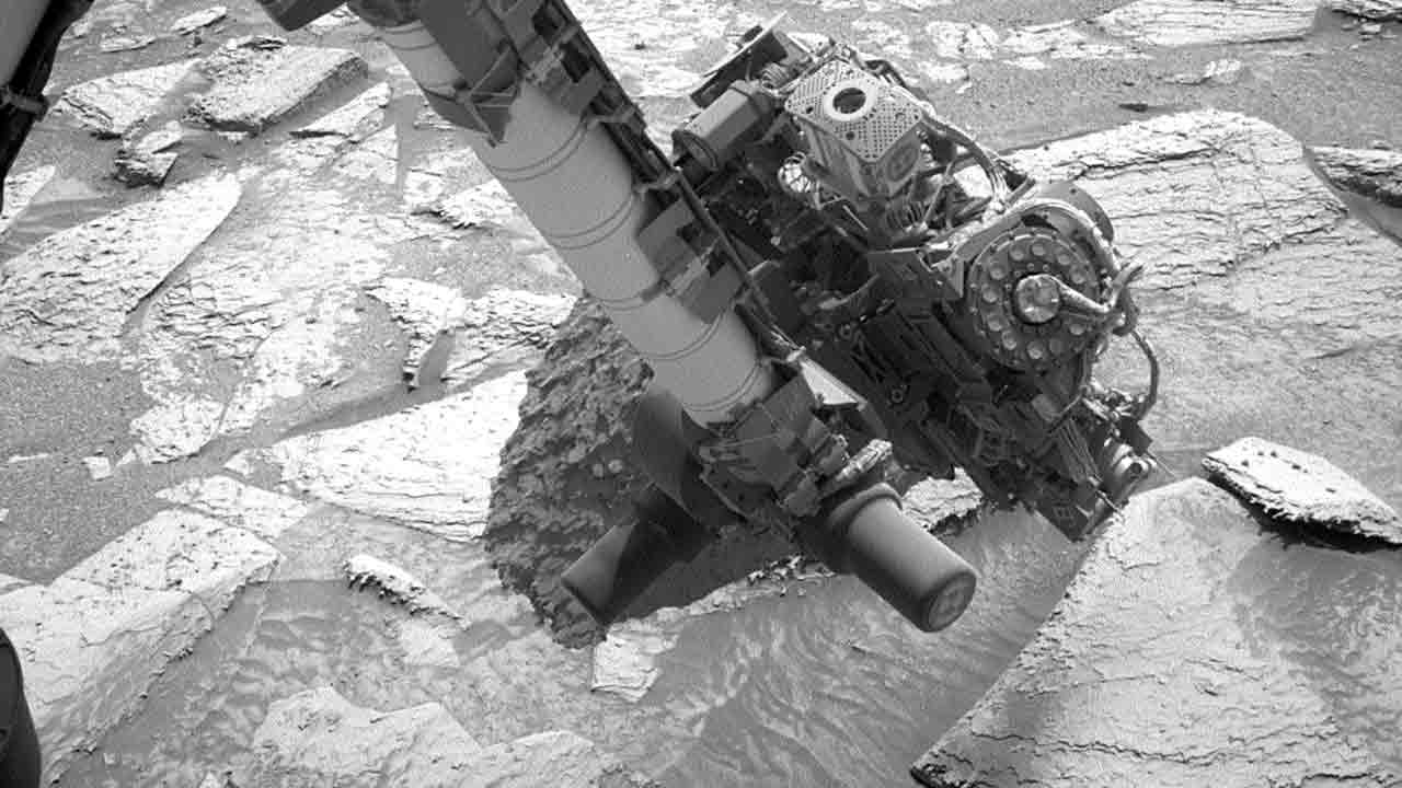 NASA zverejnila ďalšie zábery skaly Atacama, v ktorej sa zasekol vrták roveru Curiosity