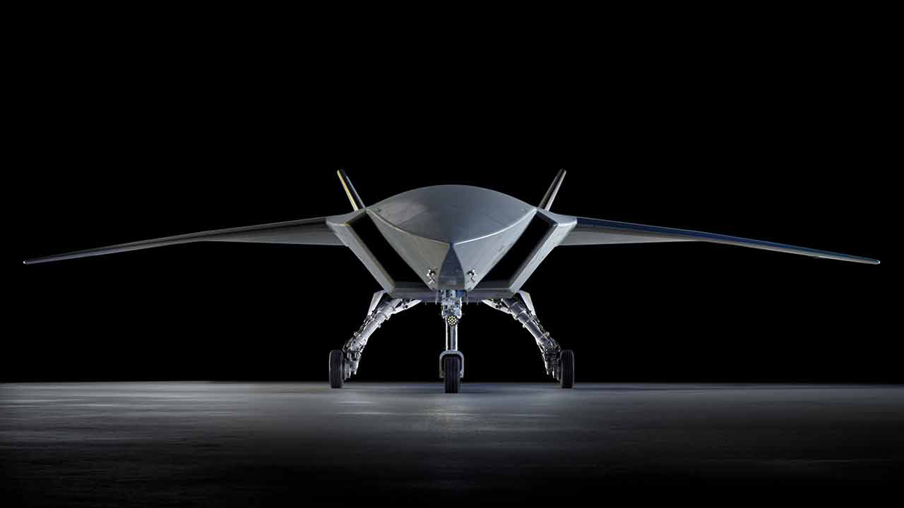 Boeing ukázal väčší Ghost Bat. Nový bojový dron unesie strely AIM-120 AMRAAM priamo vo vnútri trupu