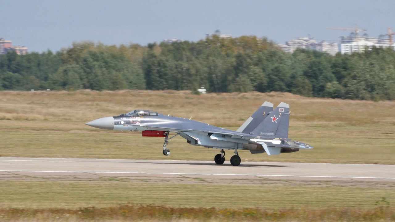 NATO a Ukrajina začali hľadať zbraň na „vypnutie“ ruských letísk. Rusko má zastaviť ešte predtým, než jeho...