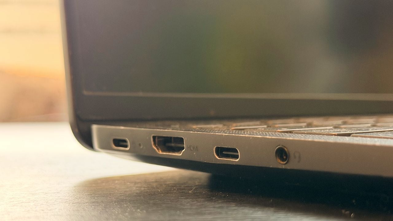 Prečo majú nové notebooky dva USB-C porty na nabíjanie? Nie je to zbytočnosť, ako sa môže zdať