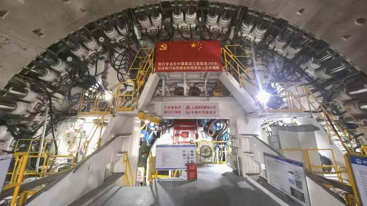 Najväčšie tunelovacie zariadenie Linghang dosiahlo prelomový míľnik: Pod najväčšou čínskou riekou prerazil...