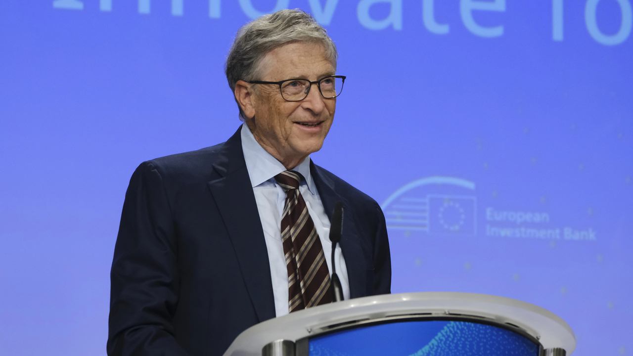 Bill Gates vyzýva vlády, aby chránili pracovné miesta pred AI. Navrhuje „Human Reserved“ profesie aj daň z robotov