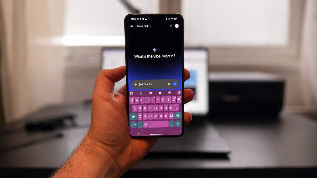 Gemini Live dostáva veľkú aktualizáciu. Hlasom ti vybaví Gmail, naplánuje úlohy a už nezabudne, čo ste spolu riešili