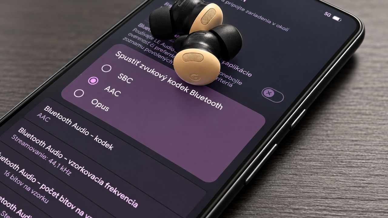 Tvoje Bluetooth slúchadlá môžu hrať lepšie. V Androide stačí zmeniť toto skryté nastavenie