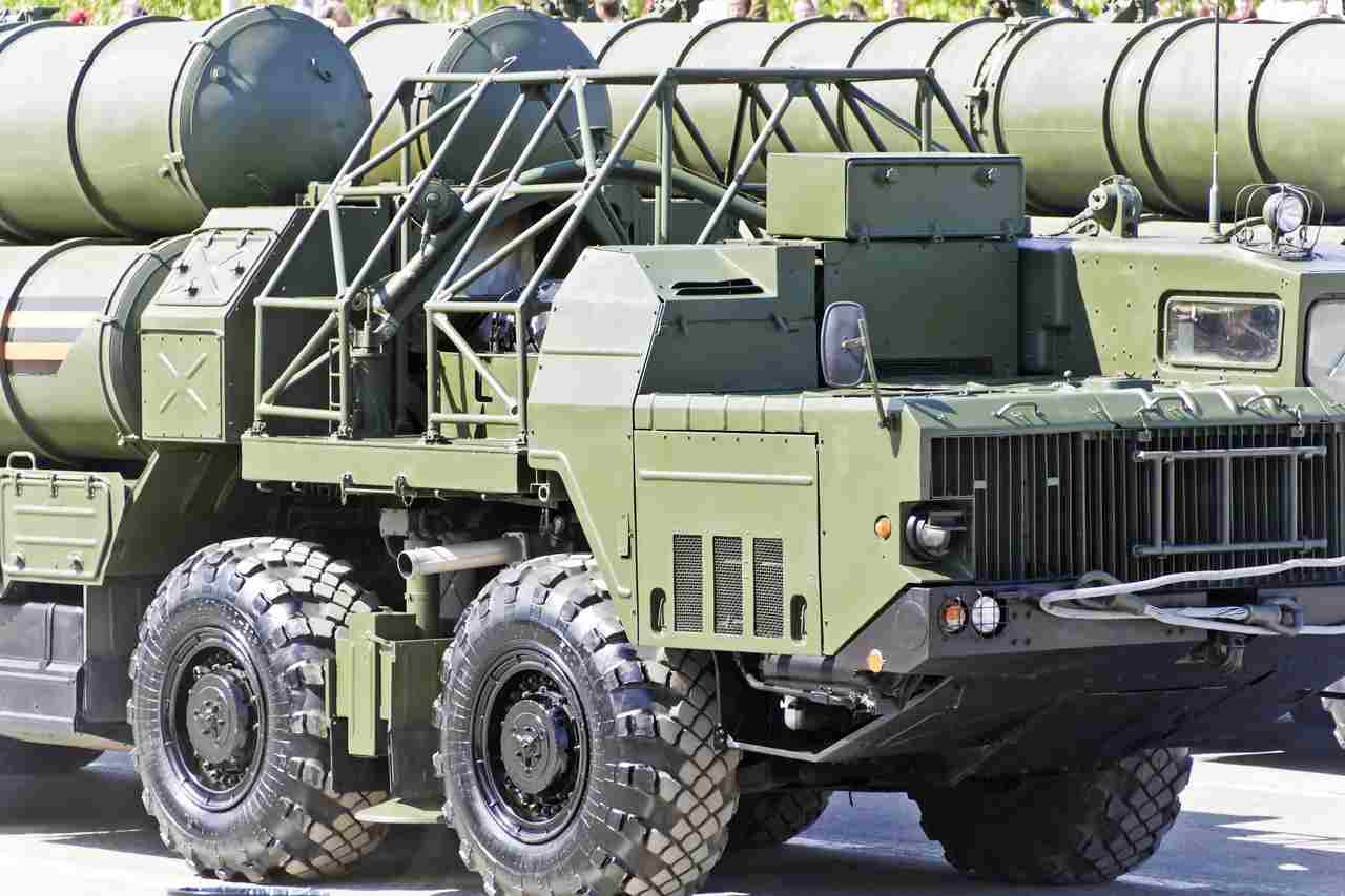 Ukrajina čelí novému problému. Rusko mení S-400 na útočnú zbraň a v zásobe má približne 400 rakiet RM-48U